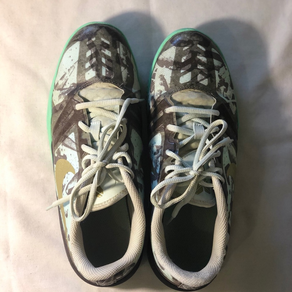 Nike Women’s Basketball Shoes - Picture 2 of 5